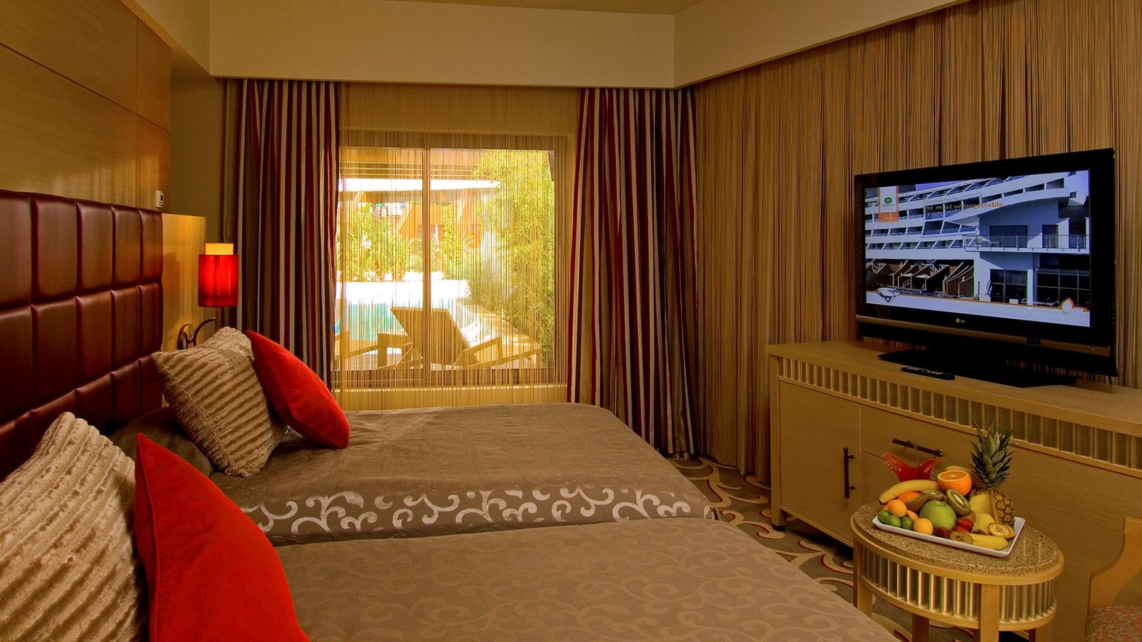 rooms-lake-villas-sapphire-and-amber