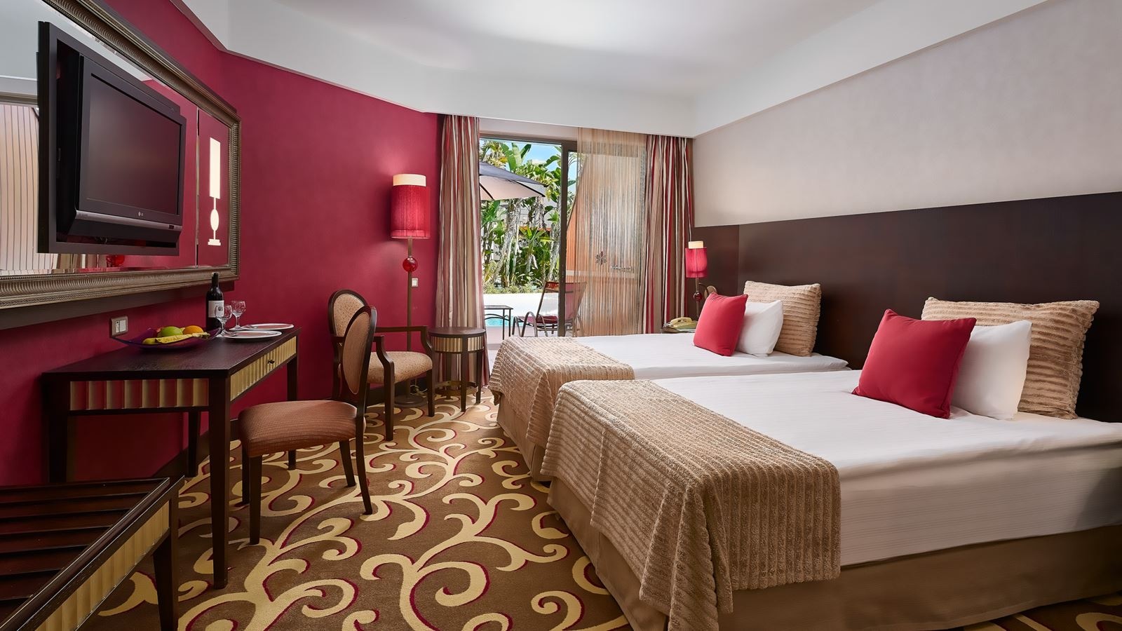 rooms-lake-family-room