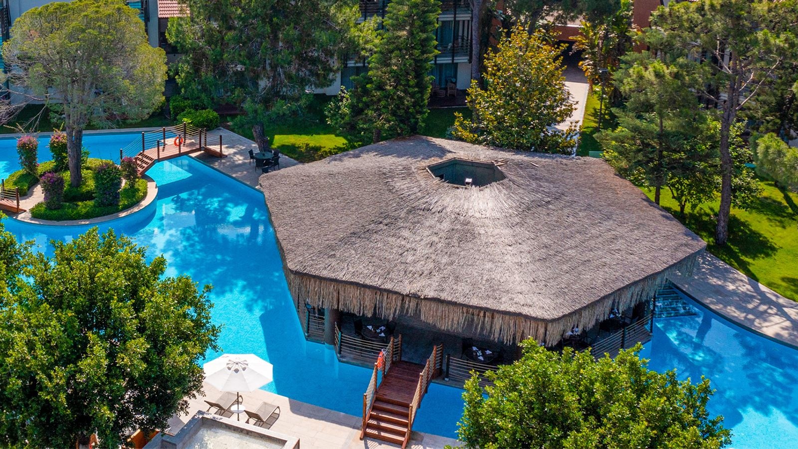 bars-garden-pool-bar