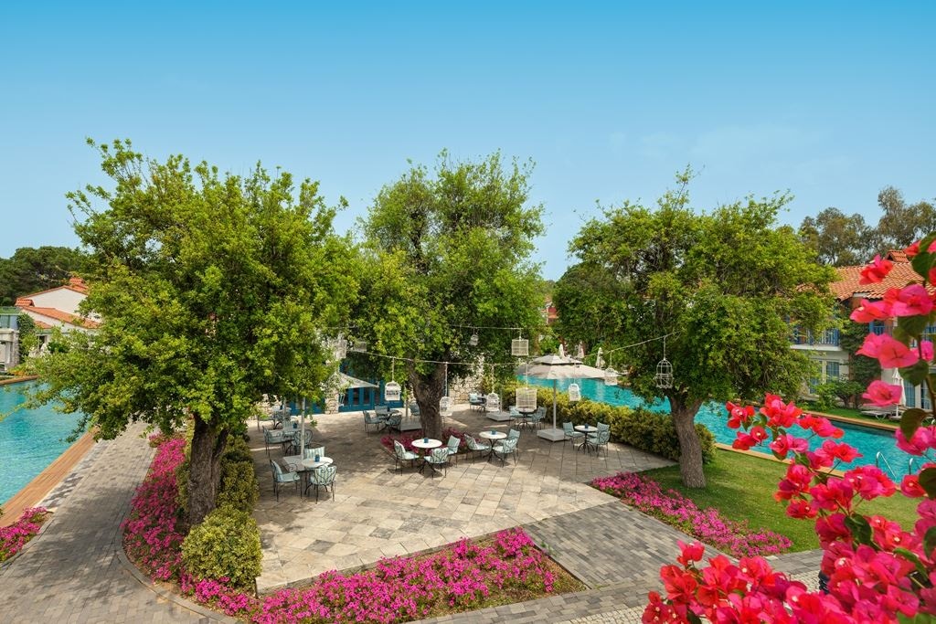 bars-club-house-only-for-villas-guests