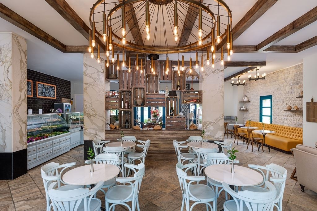 restaurants-club-house-only-for-villa-guests