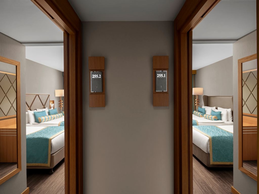 rooms-connection-family-land-view