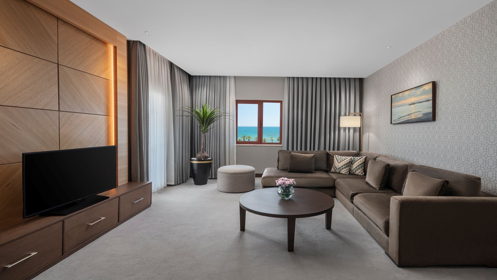 rooms-rose-king-suit