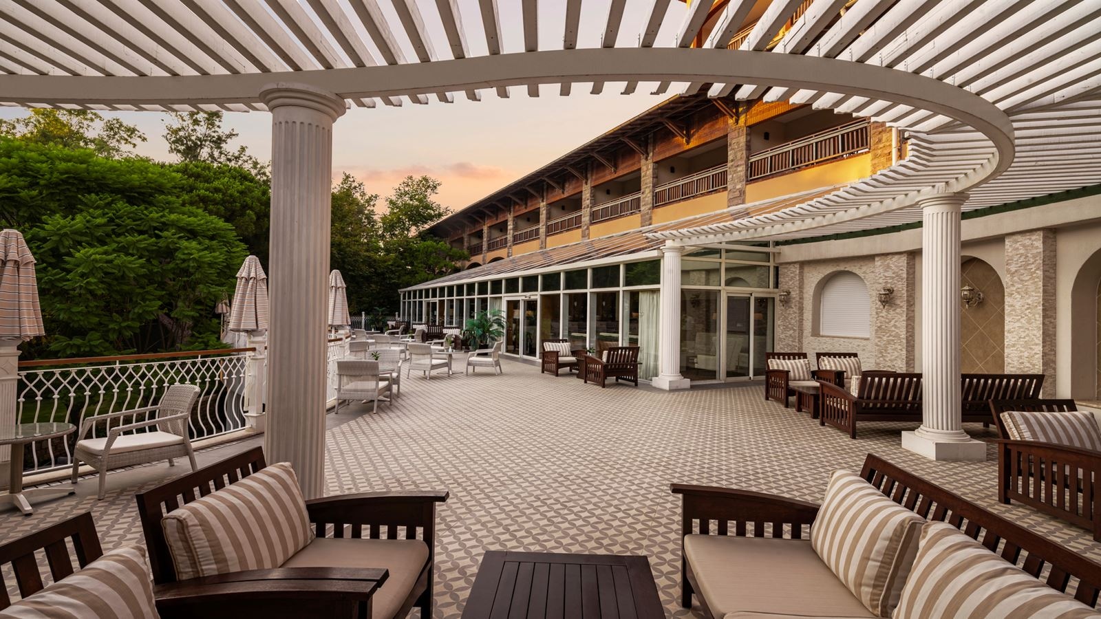 bars-aphrodite-lobby-bar