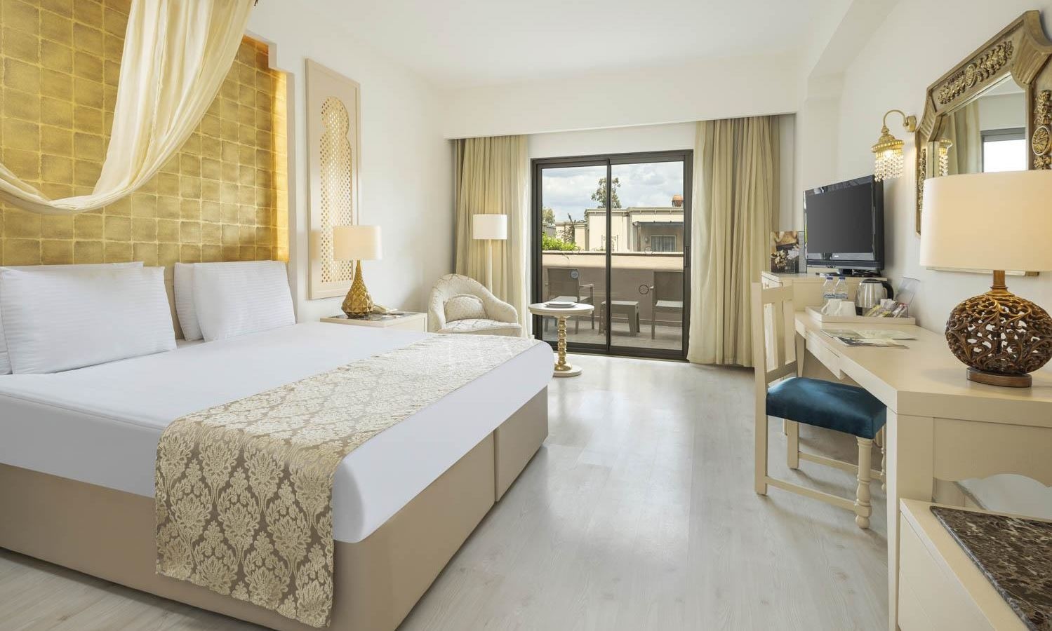 rooms-annex-building-pool-room-pool-view-with-balcony