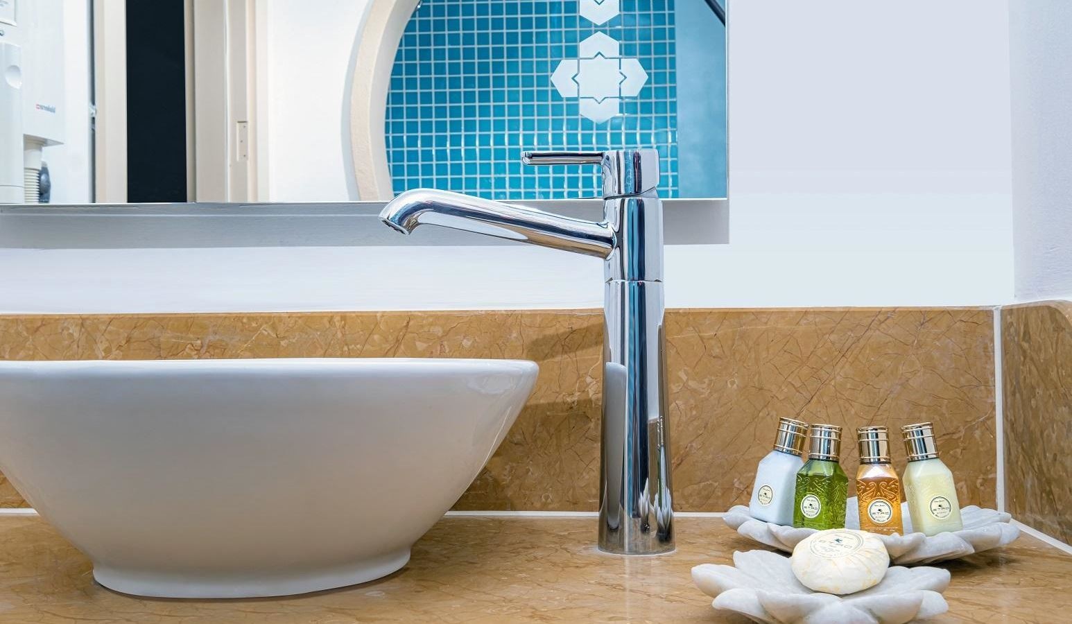 rooms-swim--up-room--annex-building