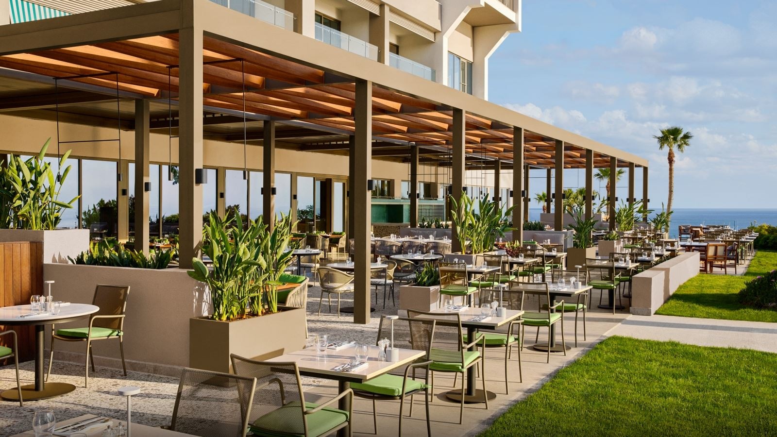 restaurants-panora-restaurant-at-akra