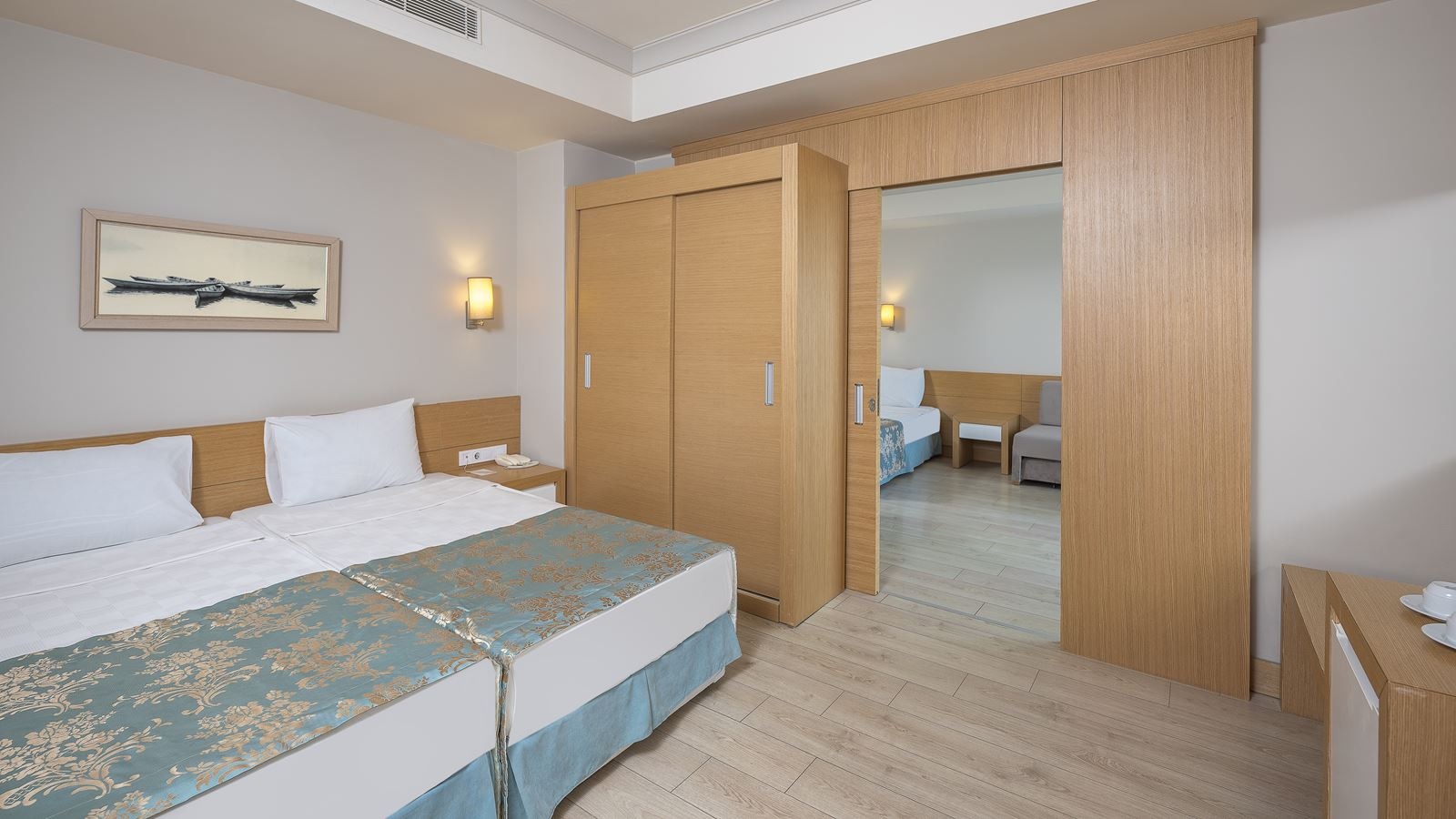 rooms-main-building-family-room