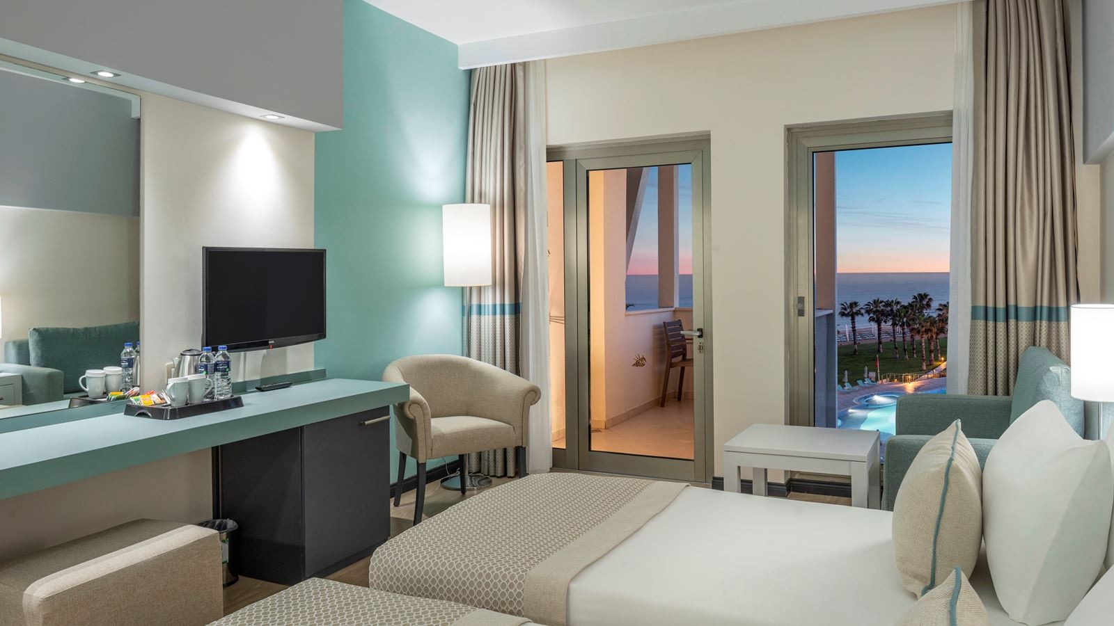 rooms-standard-room-sea-view-with-balcony