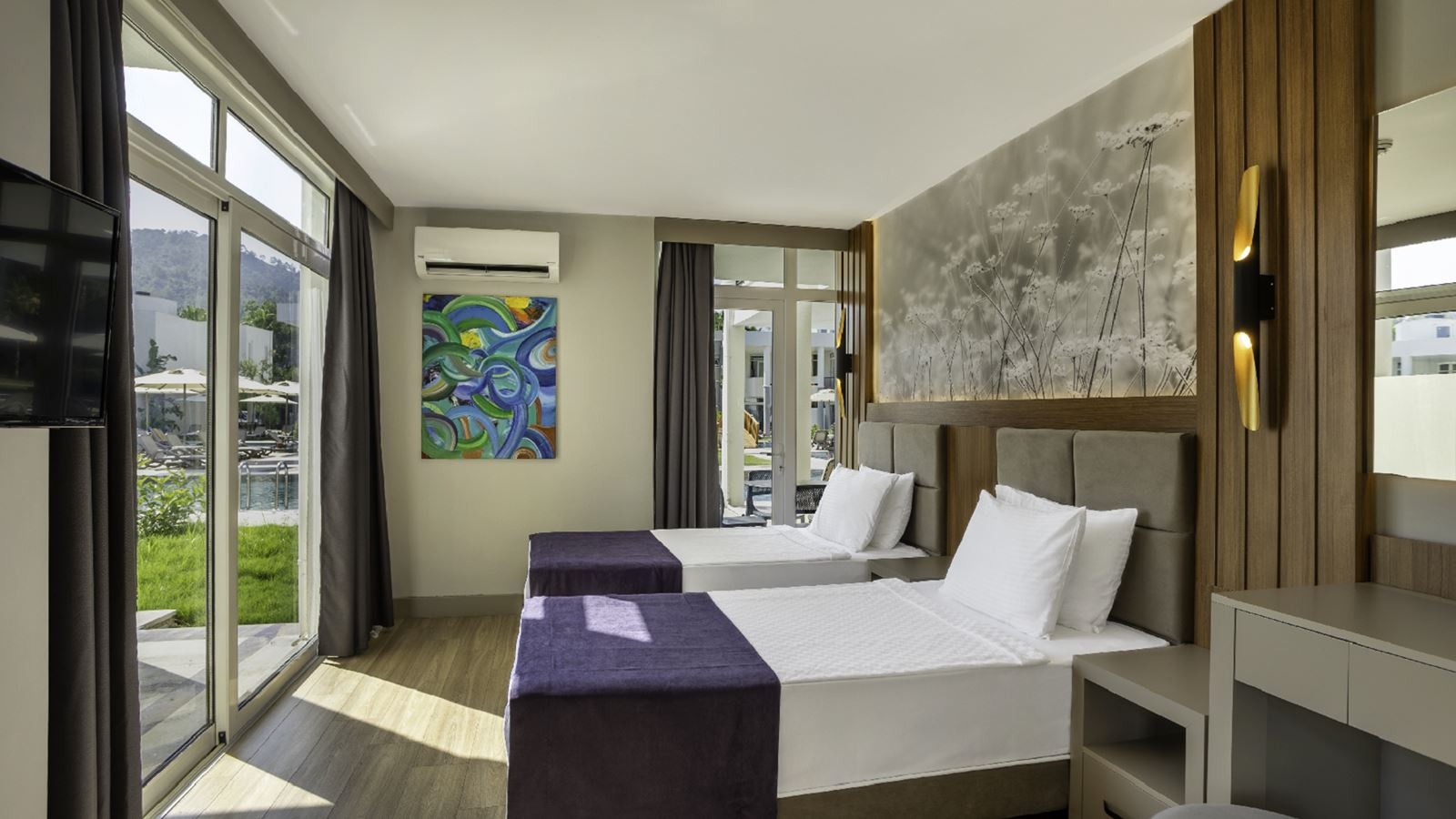 rooms-lake-family-suit