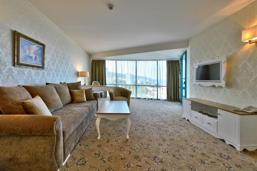 rooms-standard-suite-balcony