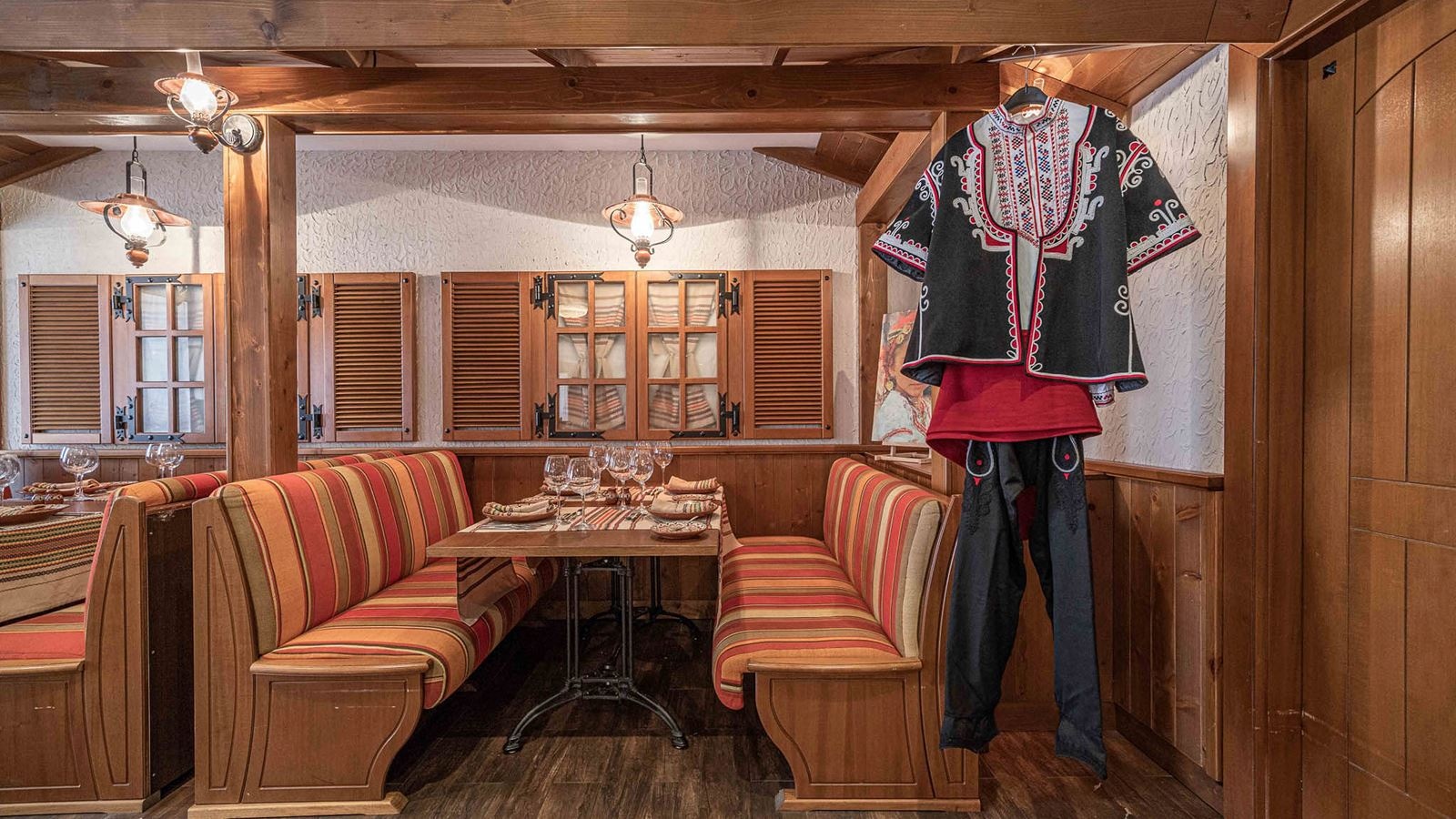 restaurants-bulgarian-alacarte-restaurantold-house