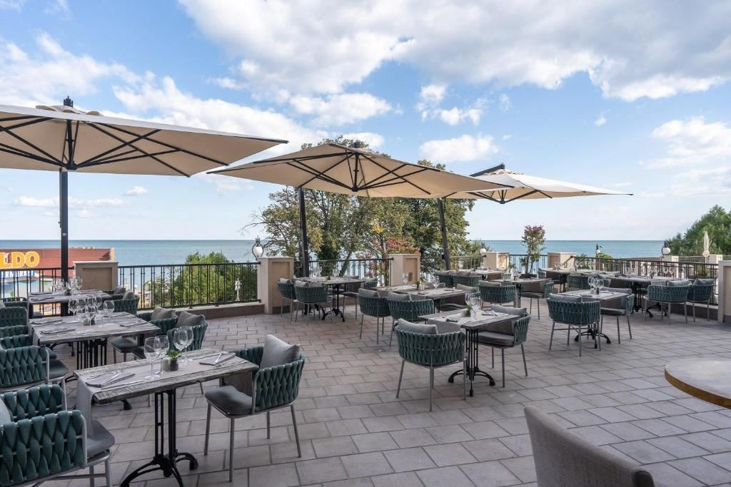 restaurants-restaurants