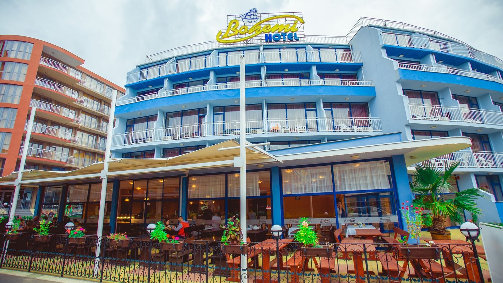 restaurants-restaurants