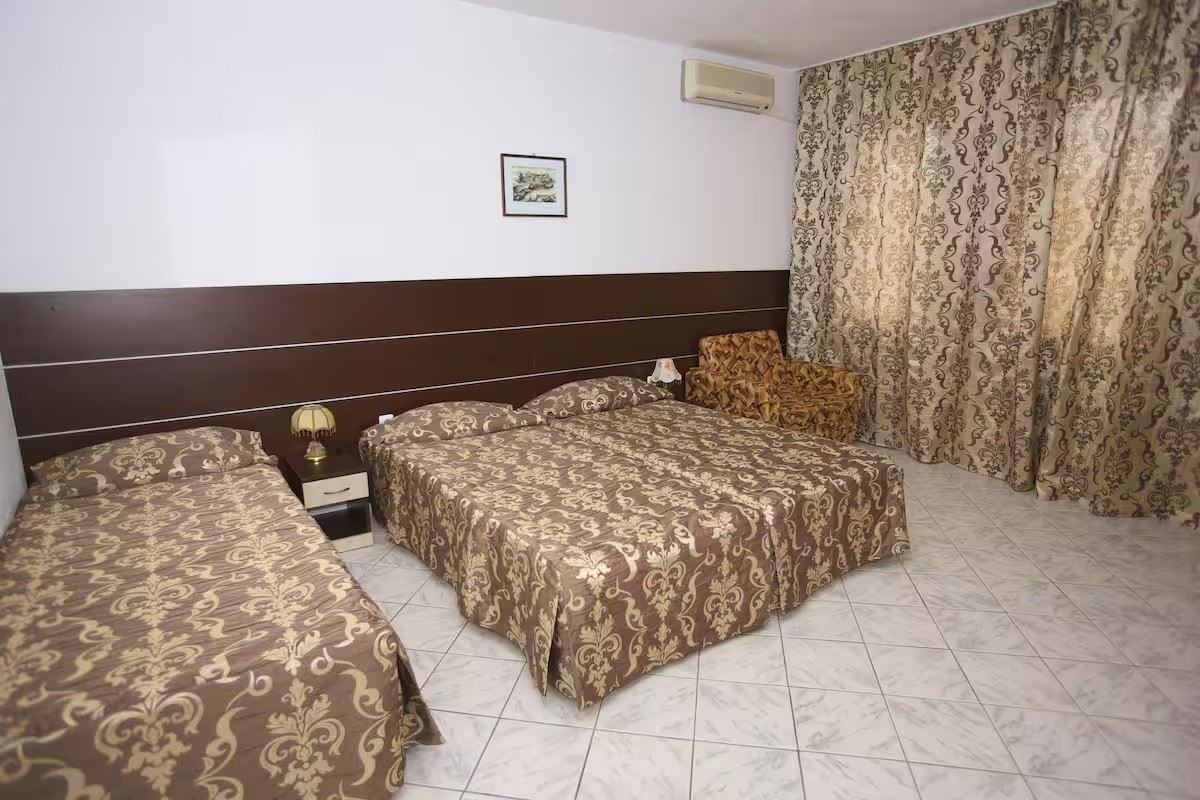 rooms-triple-standard-room-balcony