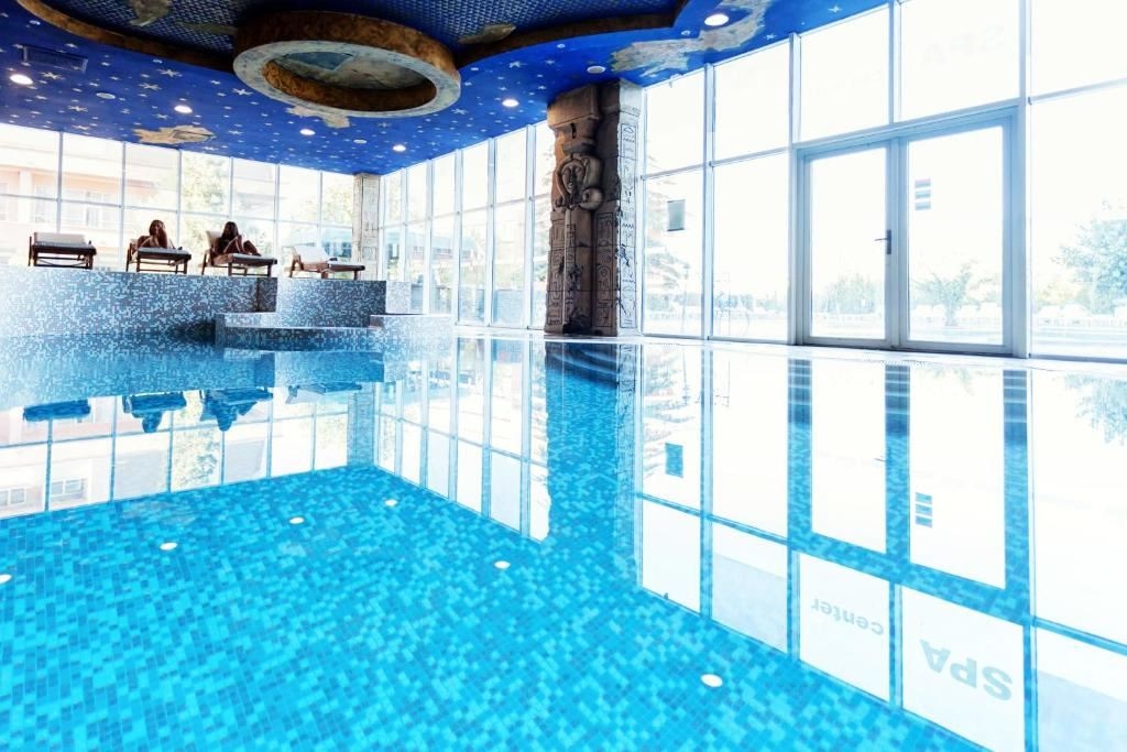 pools-indoor-pool