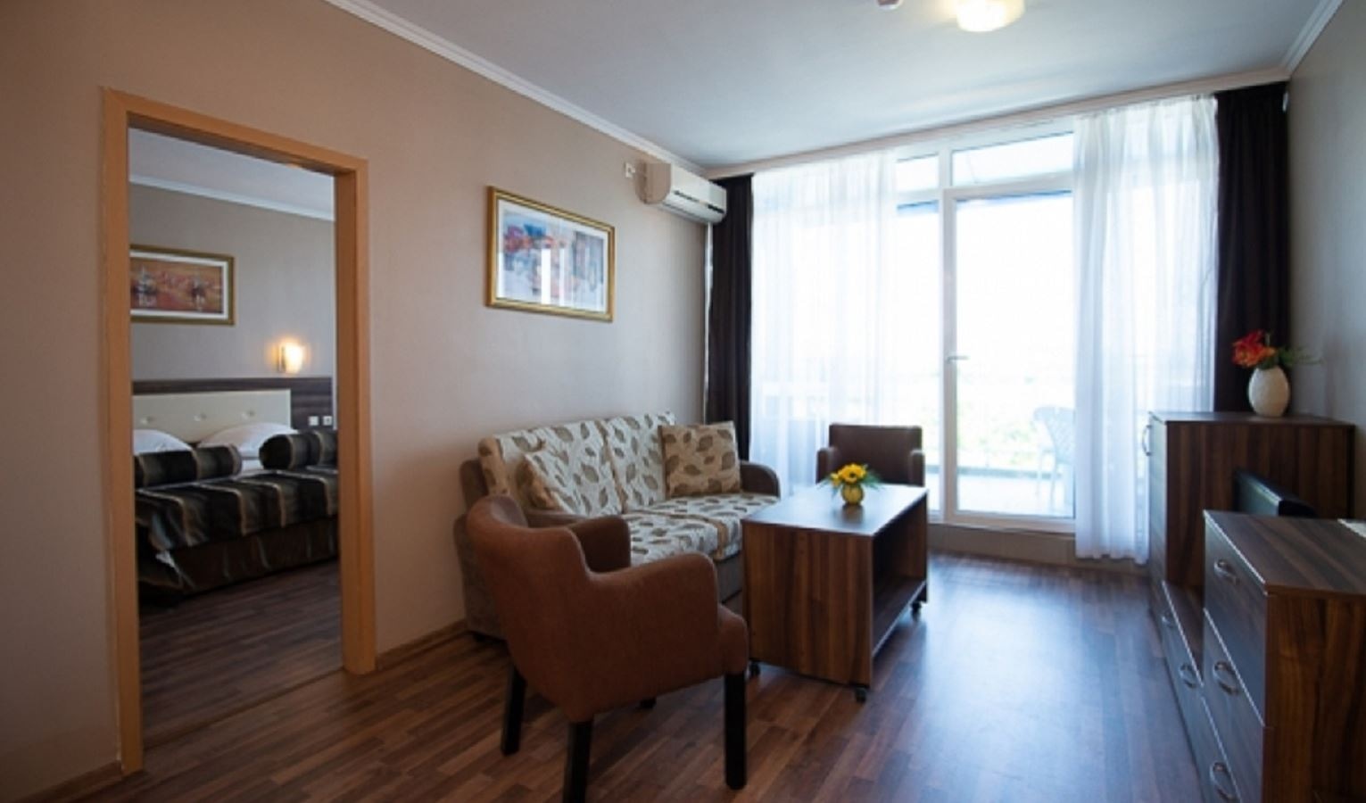 rooms-standard-apartment-balcony