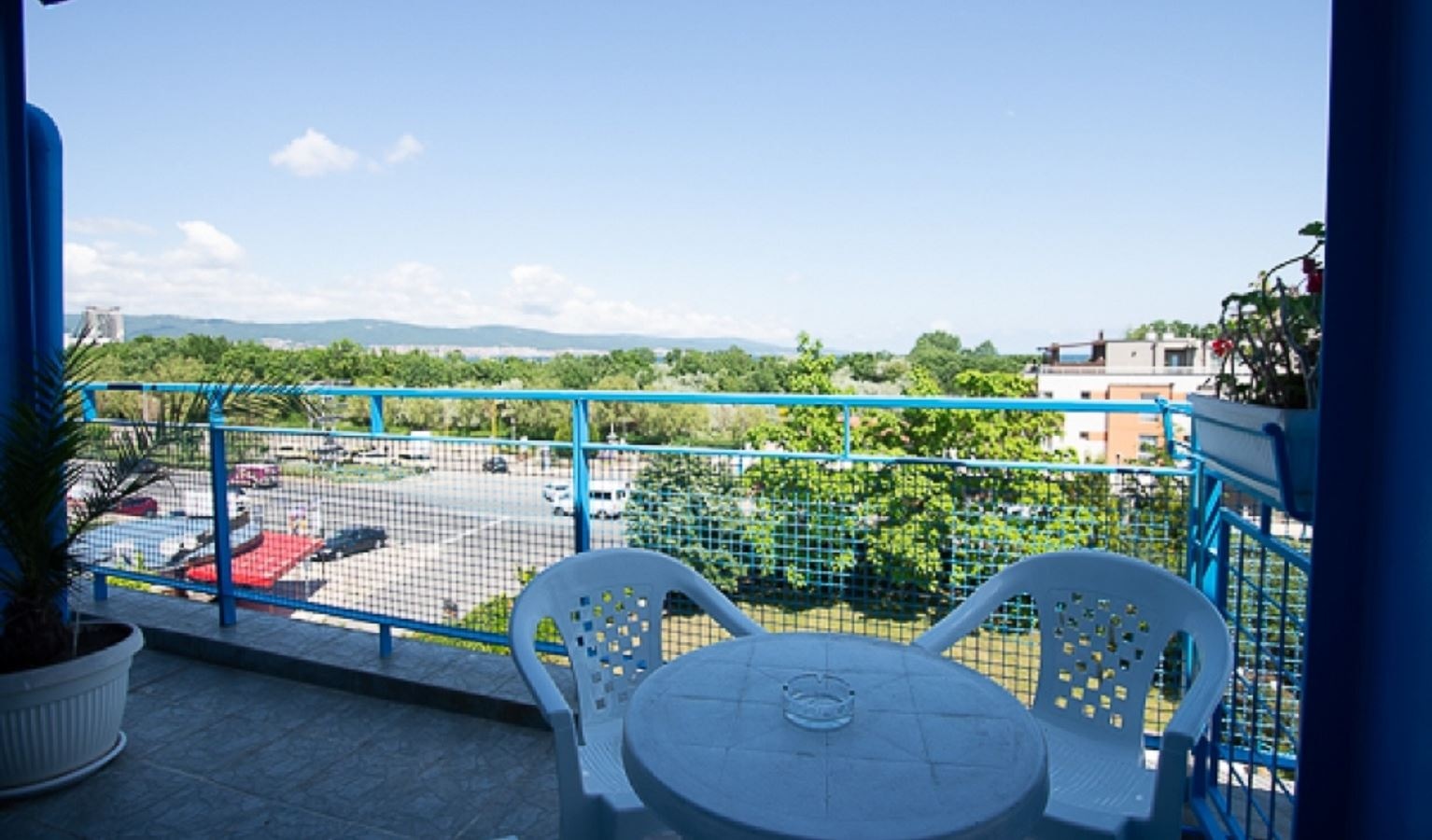 rooms-standard-apartment-balcony