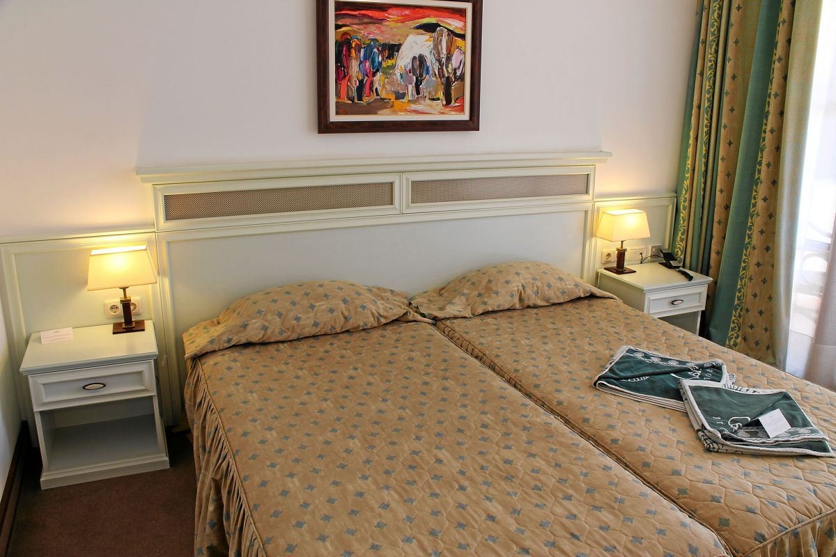 rooms-standard-room-balcony-promotion