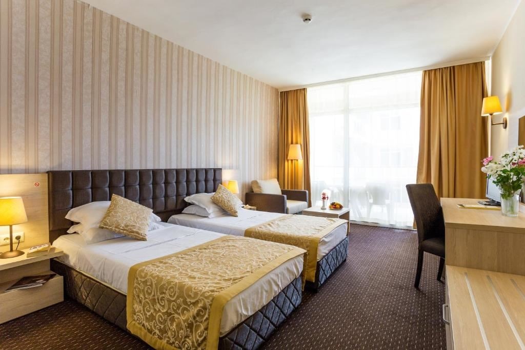 rooms-twin-standard-room-balcony