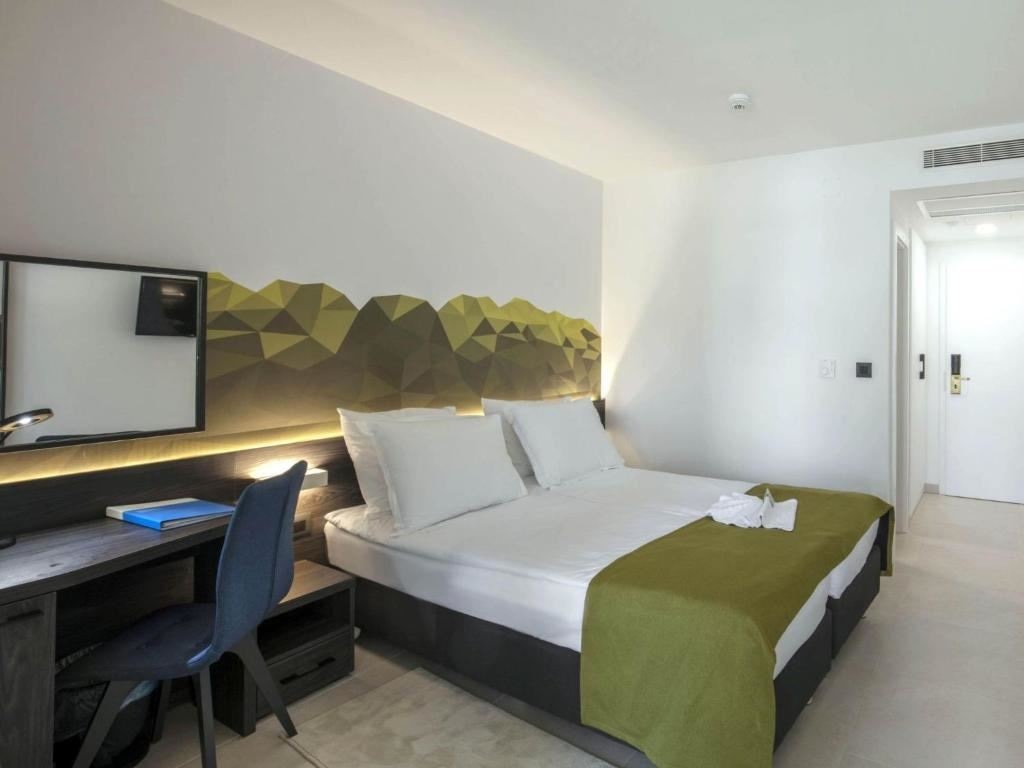 rooms-classic-room