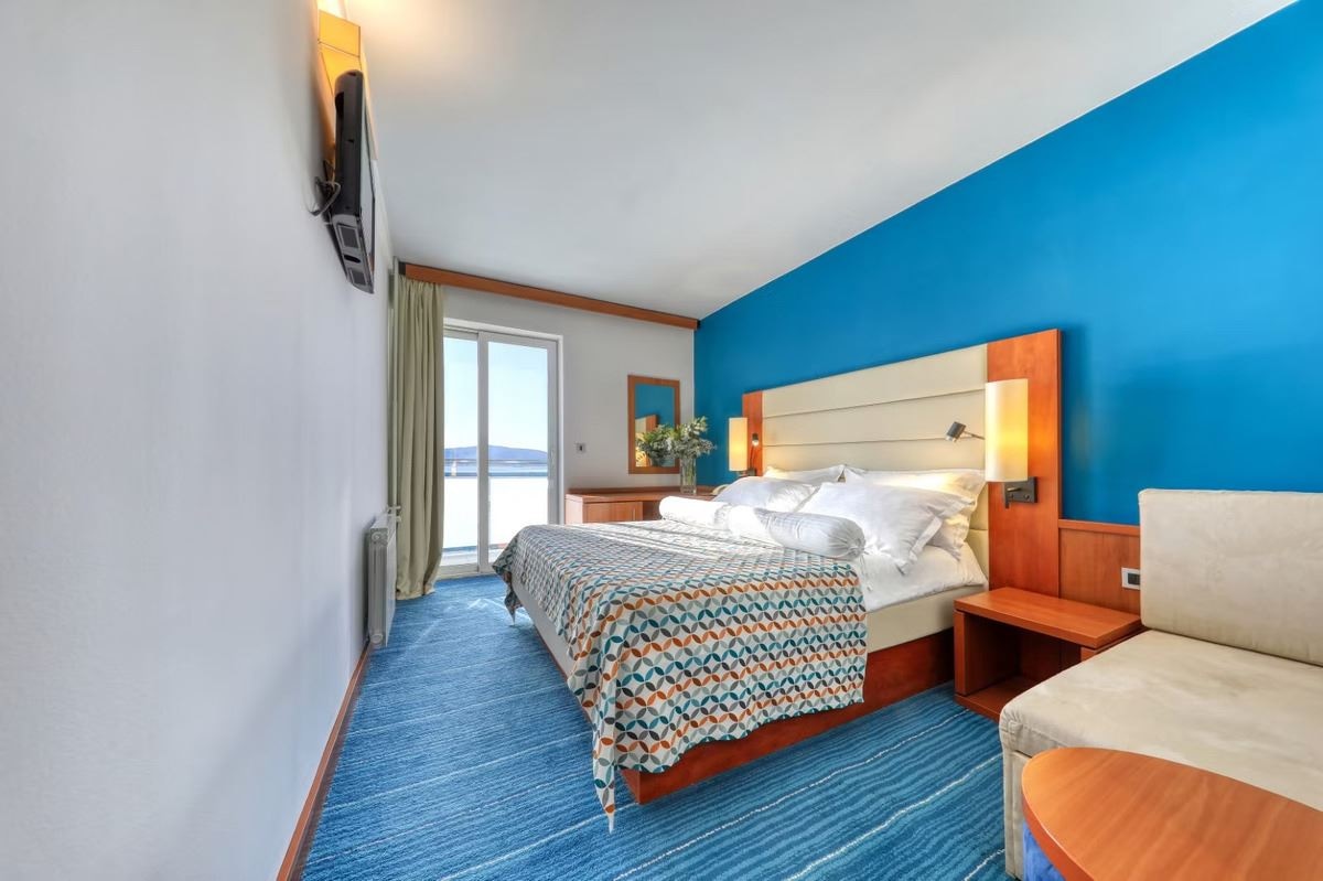 rooms-premium-room-seaview-balcony