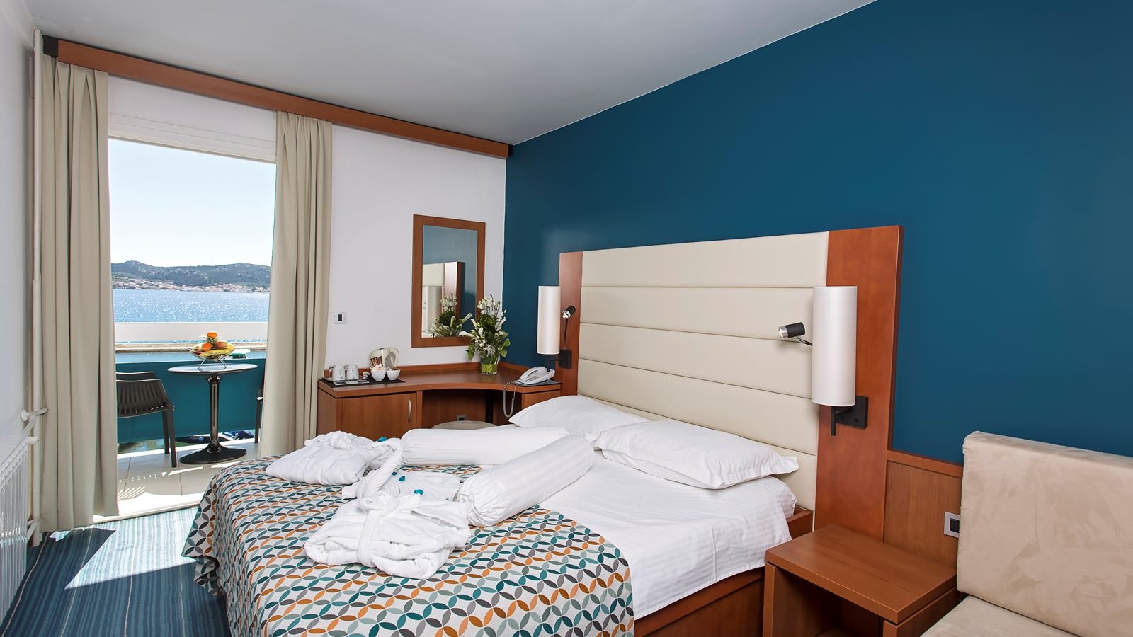 rooms-superior-room-seaview-balcony