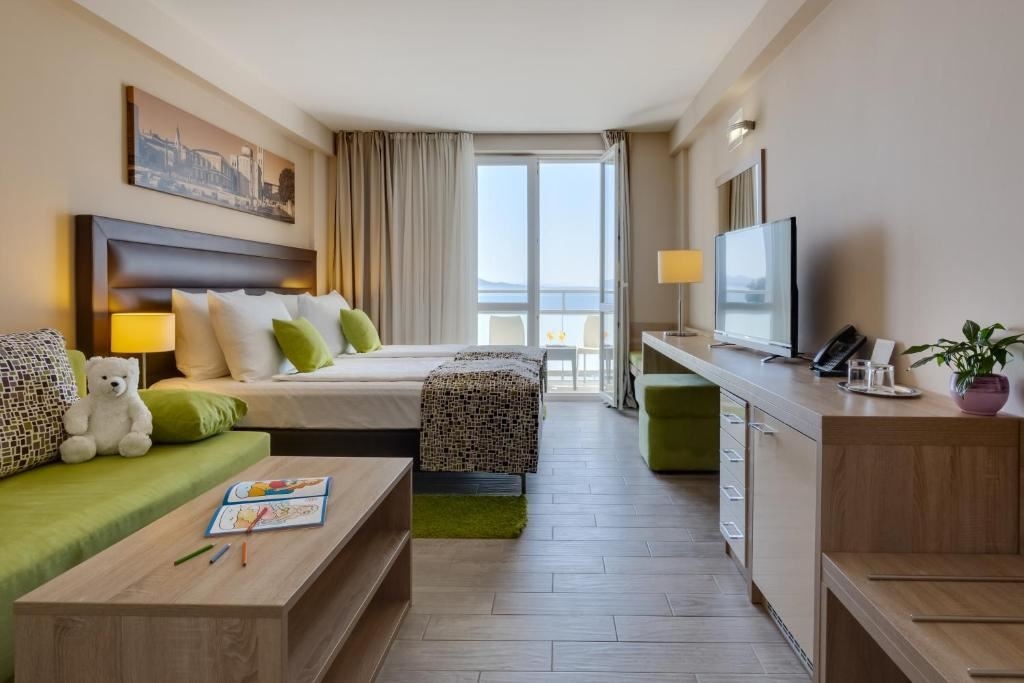 rooms-classic-familyroom