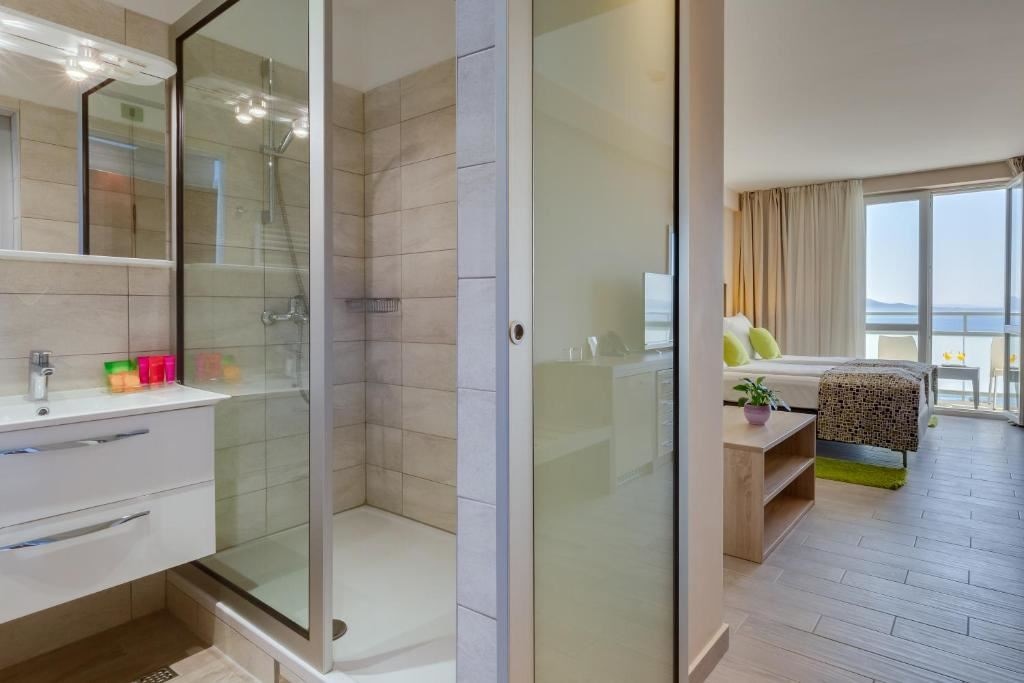 rooms-double-premium-room-balcony