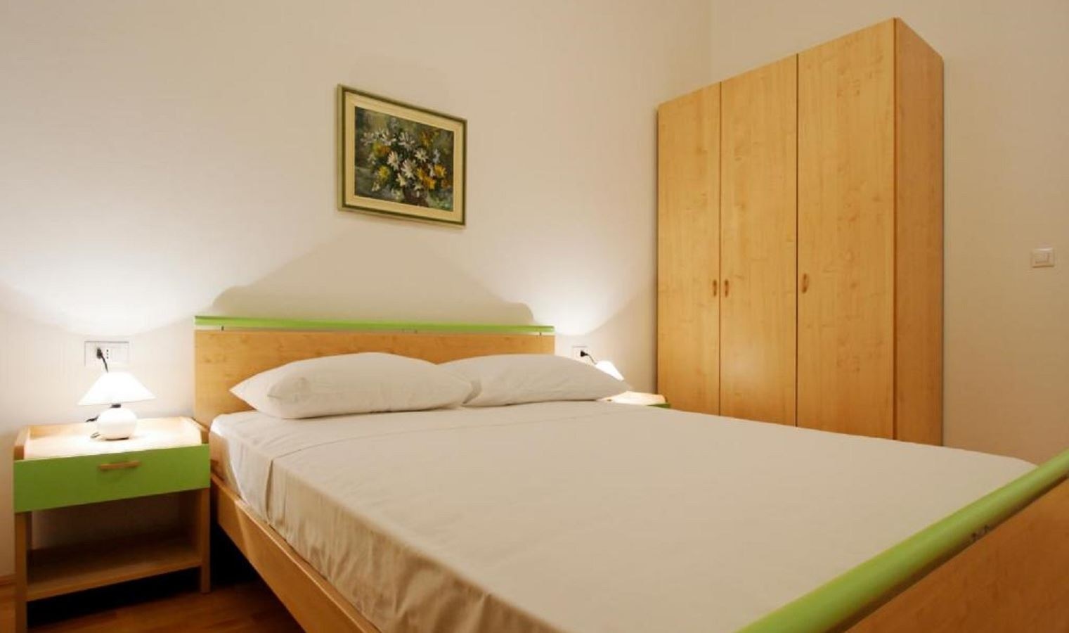 rooms-2-bedroom-apartment-balcony