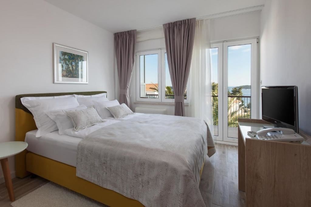 rooms-room-seaview-balcony