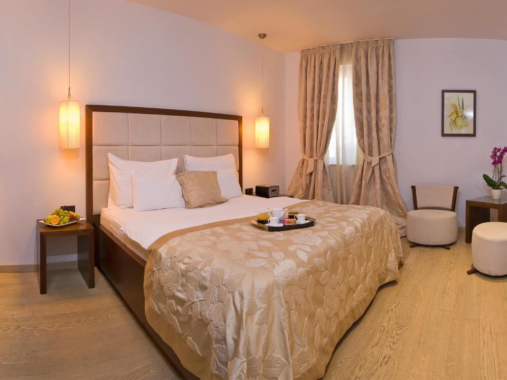 rooms-deluxe-room-cityview