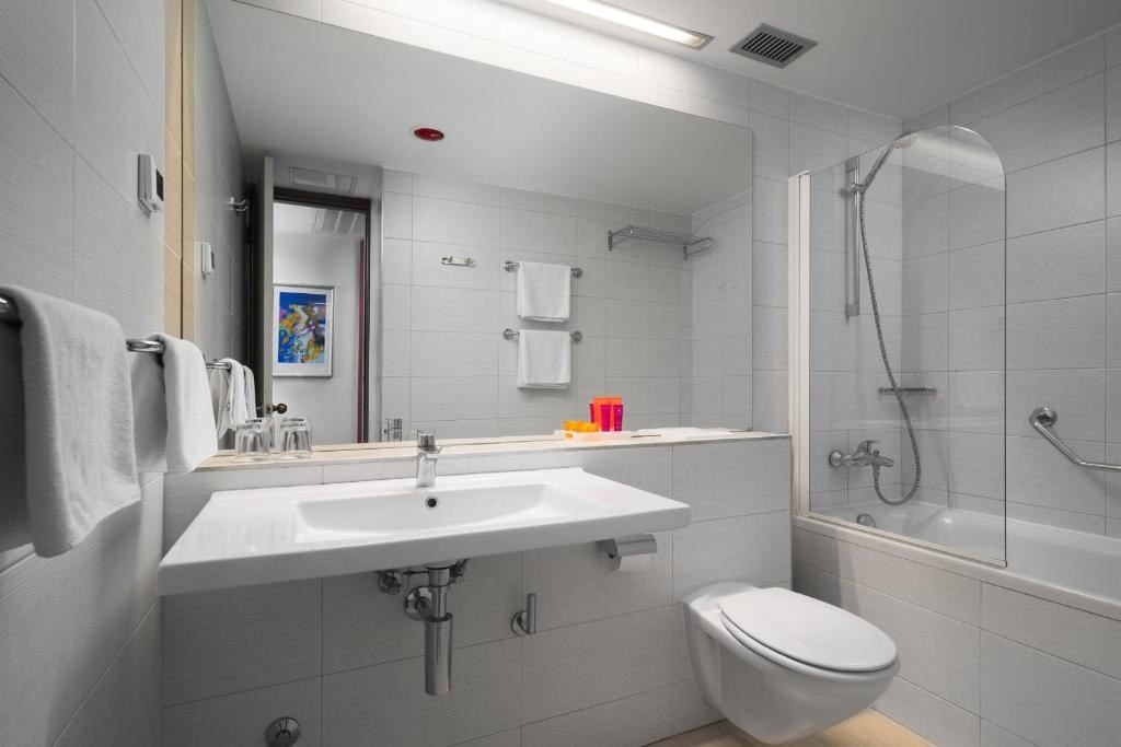 rooms-superior-room-seaside-balcony