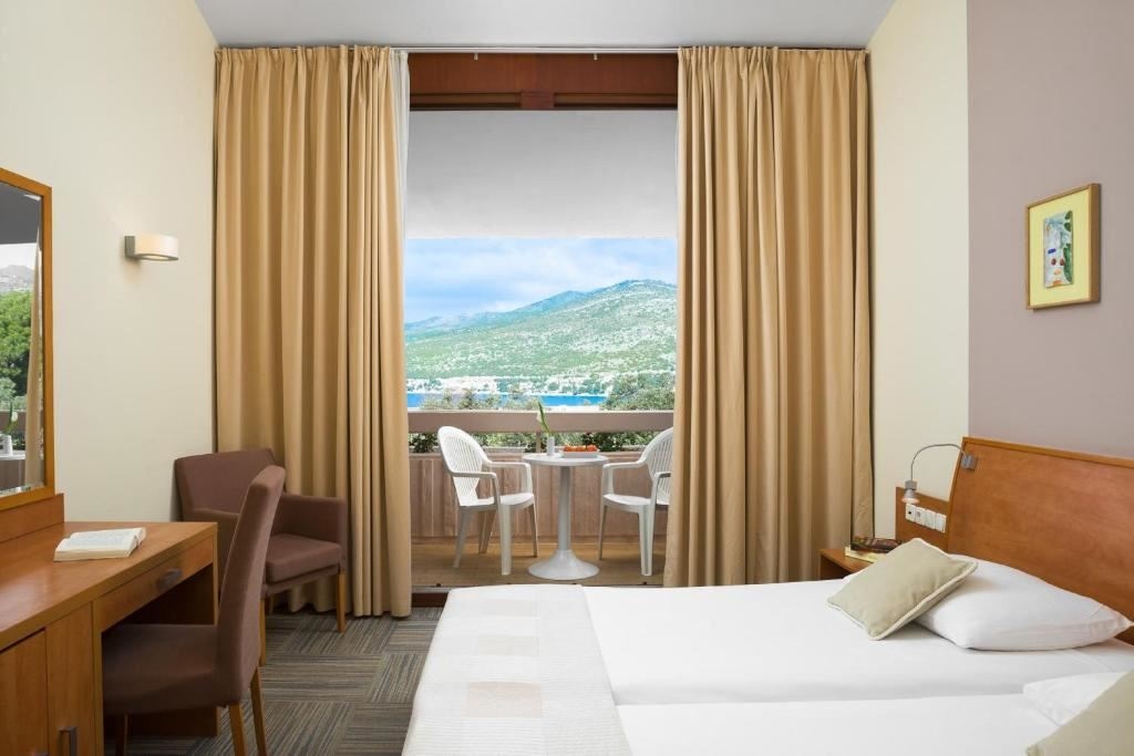 rooms-superior-room-seaside-balcony