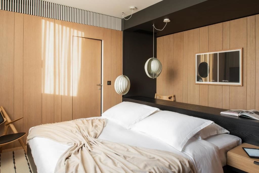 rooms-superior-room-city-view