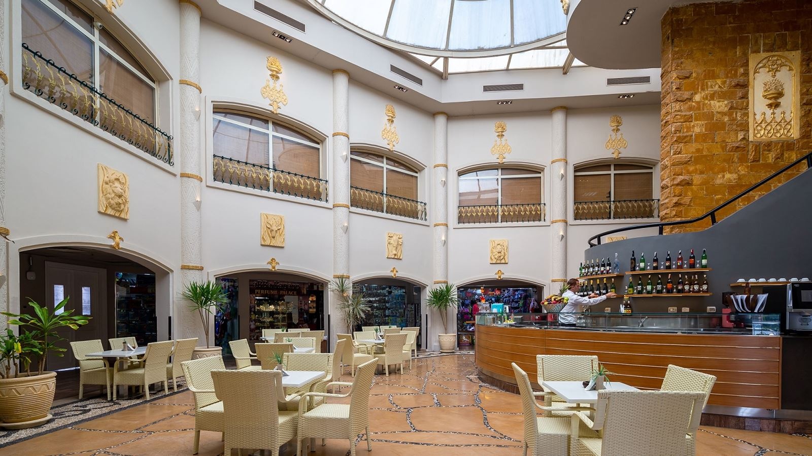 bars-aloha-lobby-bar