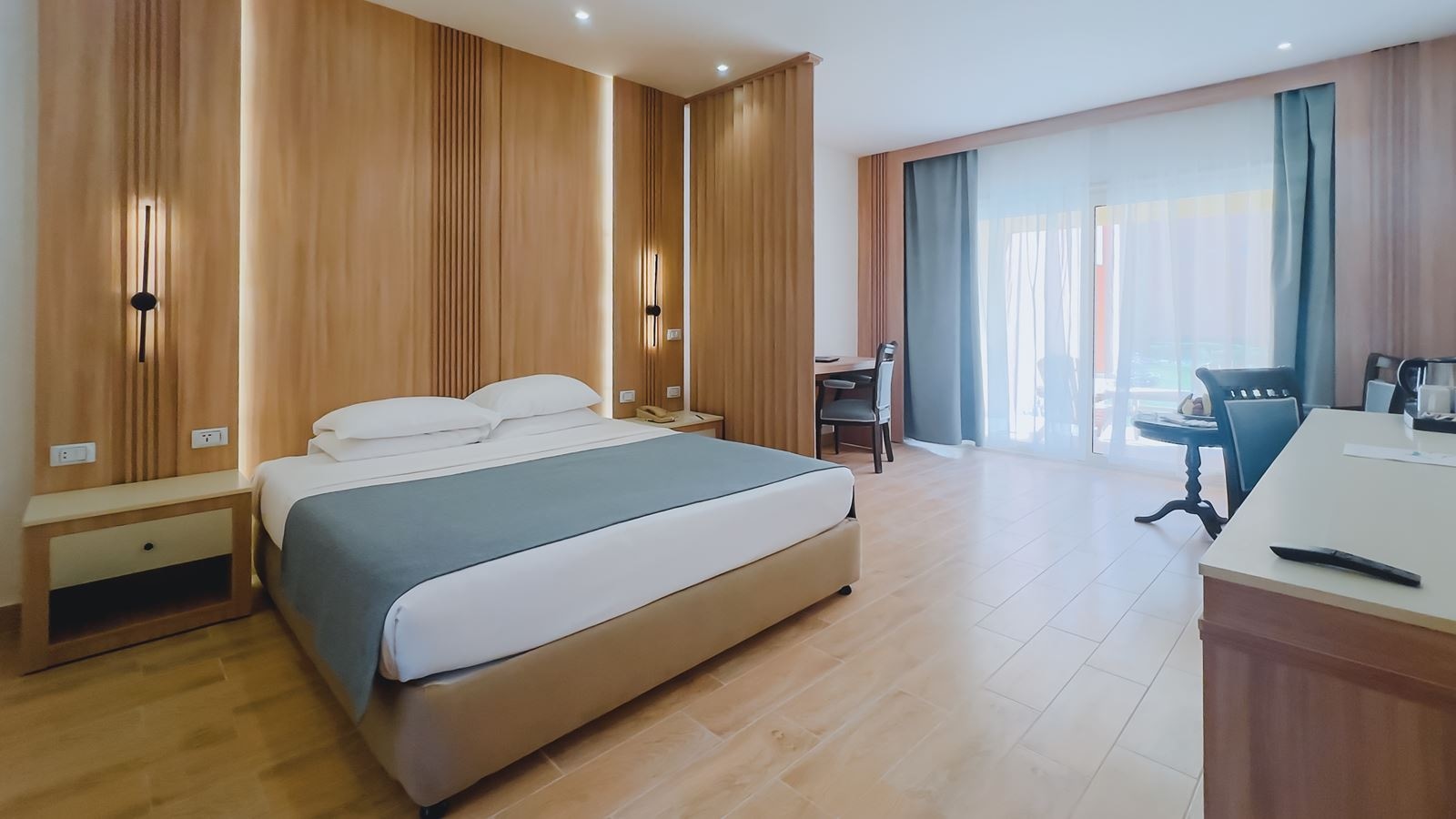 rooms-business-suite