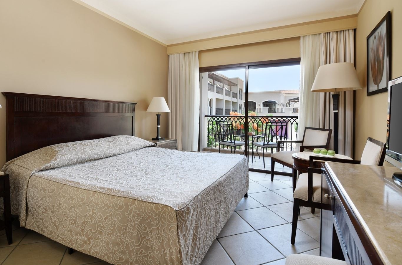 rooms-standard-room-shops-view