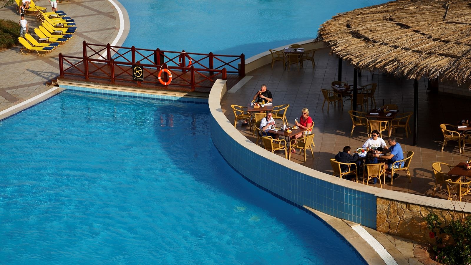 bars-oasis-pool-bar