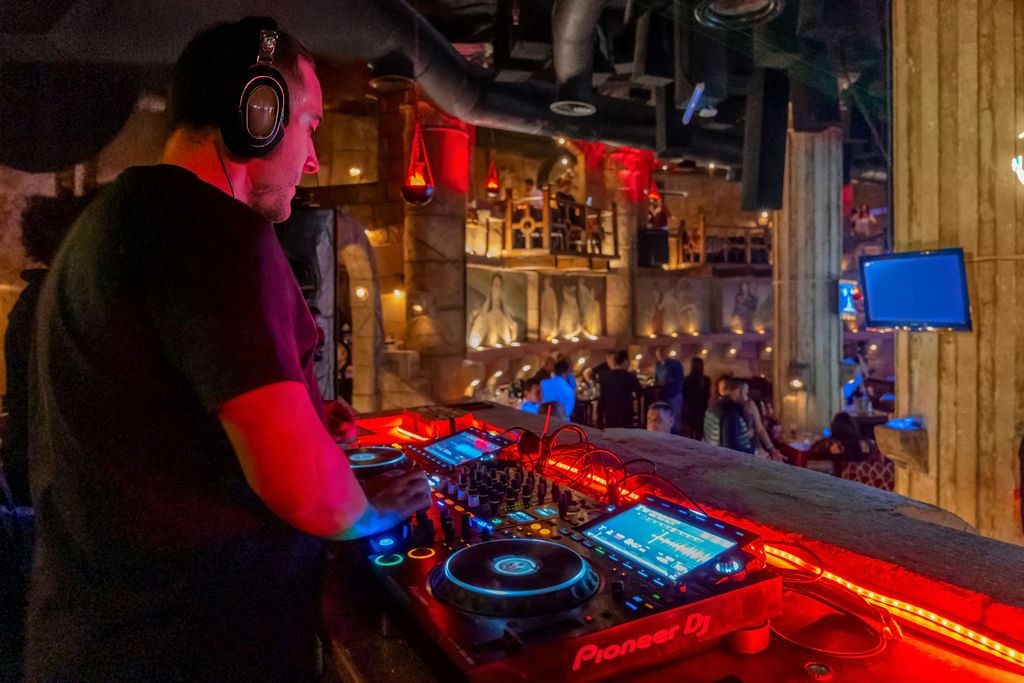 restaurants-hot-rock-caligula