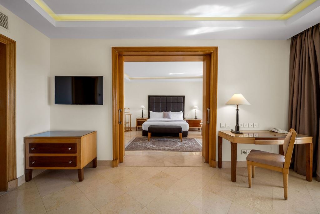 rooms-diplomatic-suite