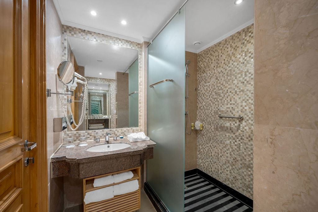 rooms-diplomatic-suite