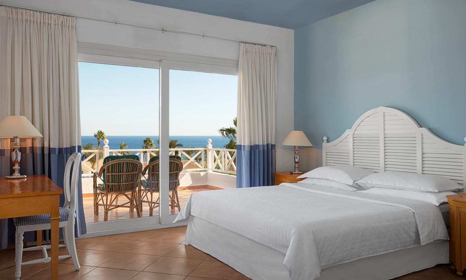 rooms-superior-main-building-beach-and-sea-front-view