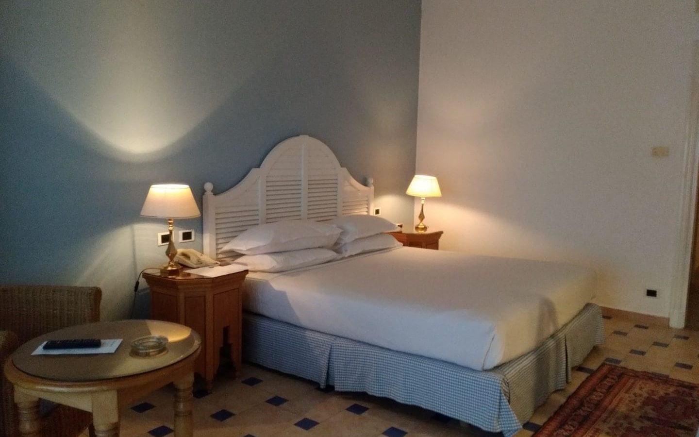 rooms-standard-room-main-building-sea-view