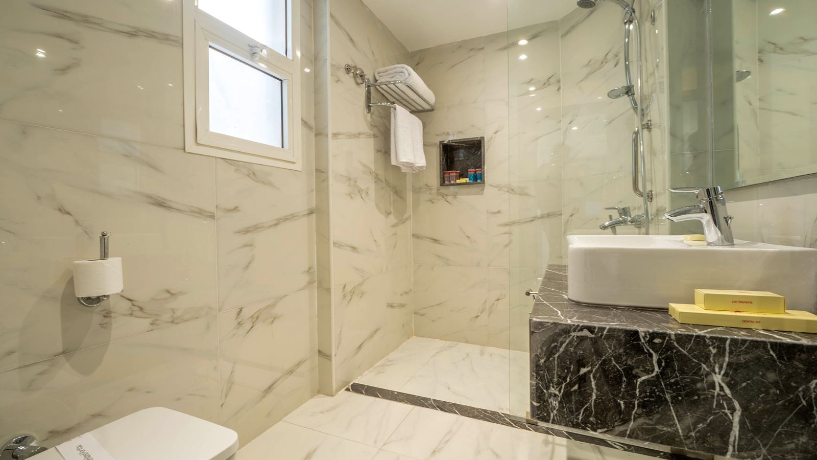 rooms-grand-family-room