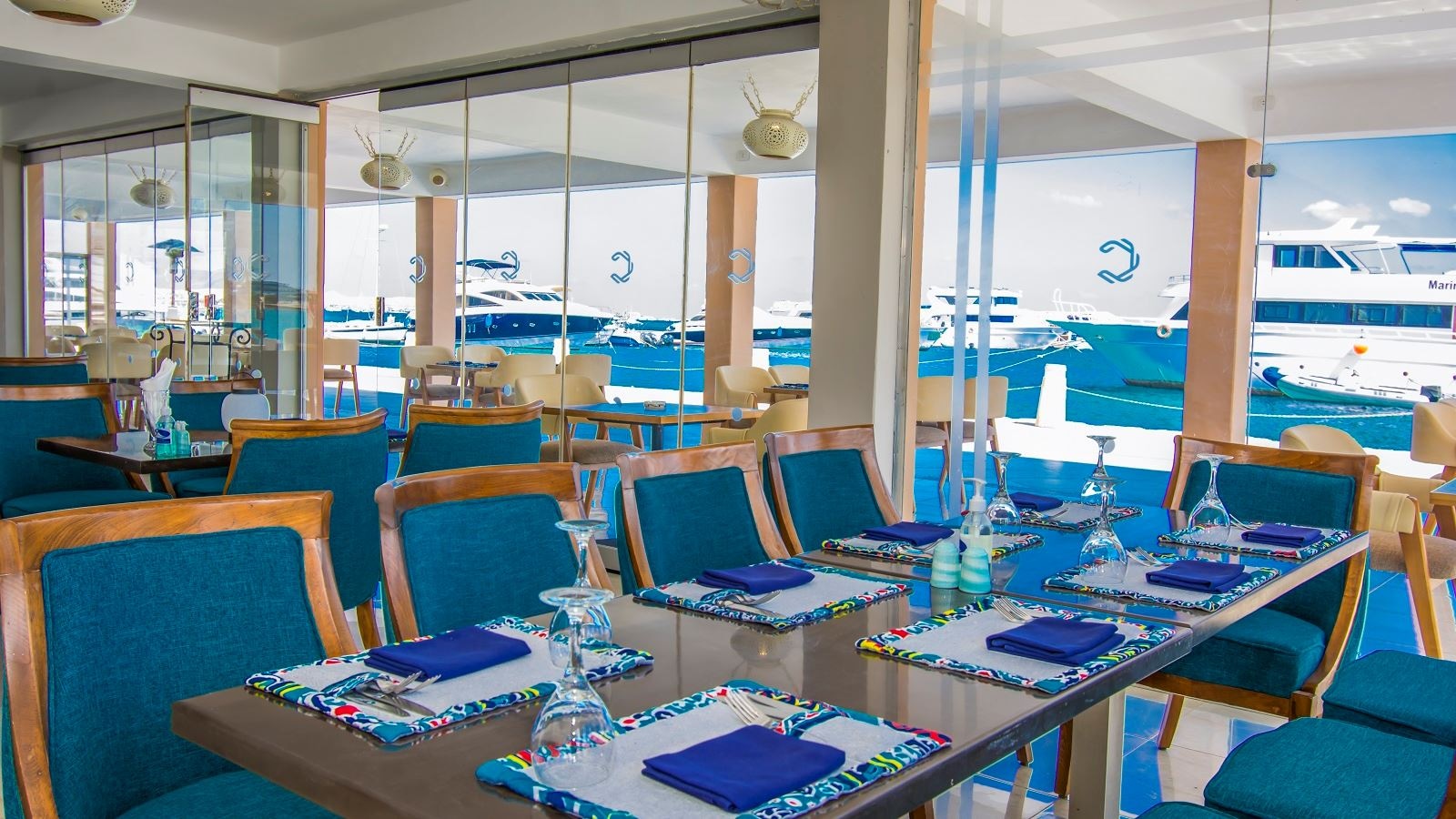 restaurants-marina-seafood-restaurant-against-charge