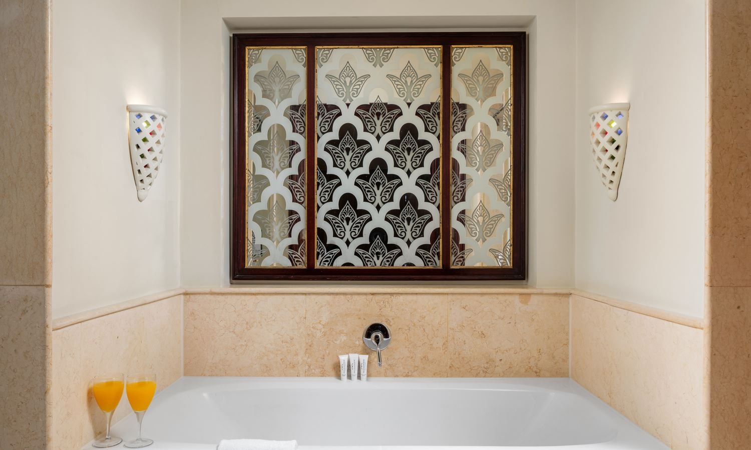 rooms-standard-room-pool-view