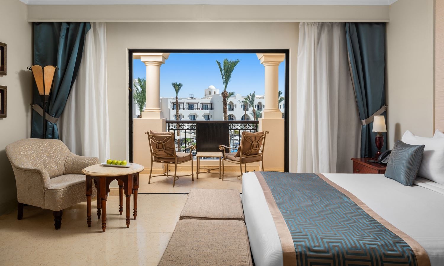 rooms-standard-family-interleading-room-pool-view