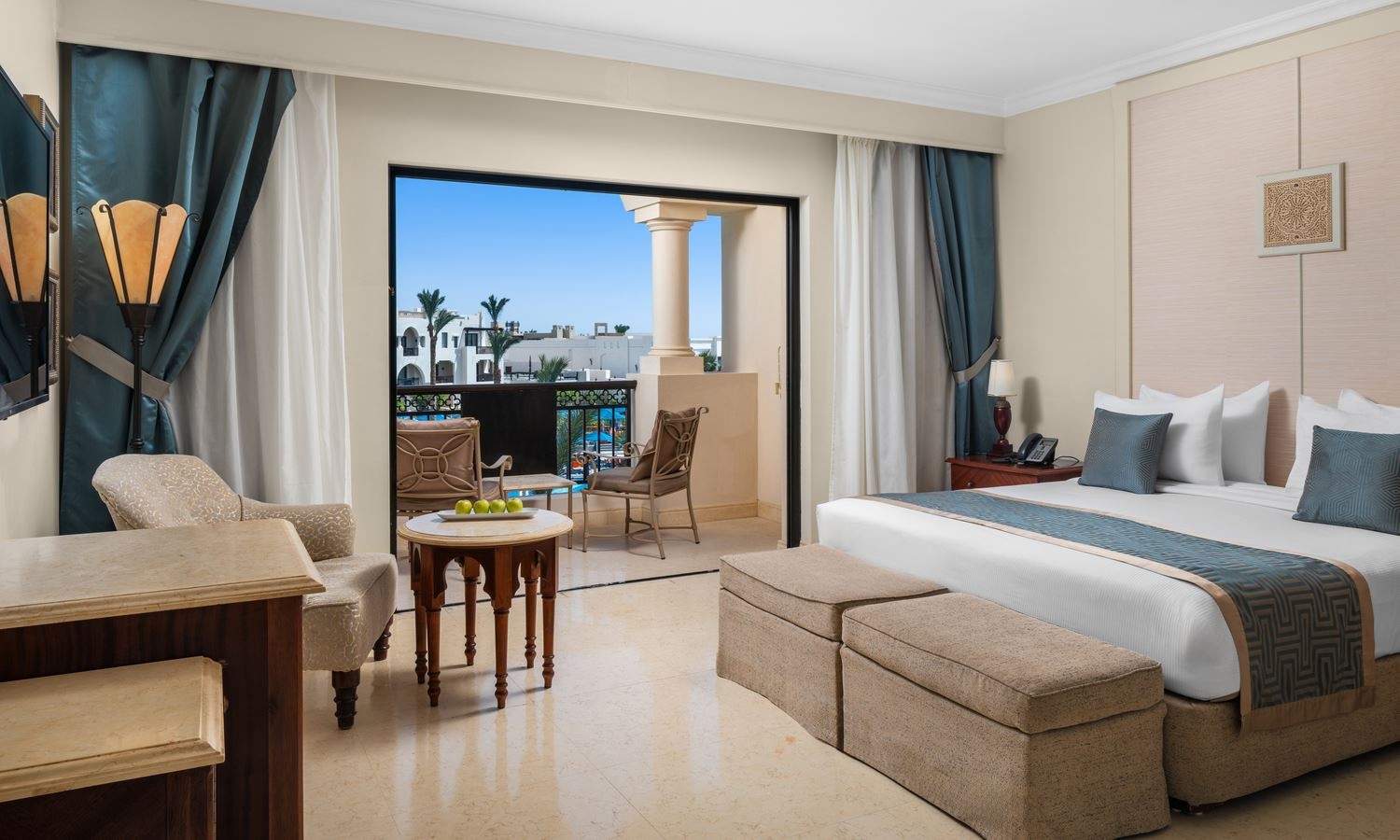 rooms-standard-family-interleading-room-pool-view