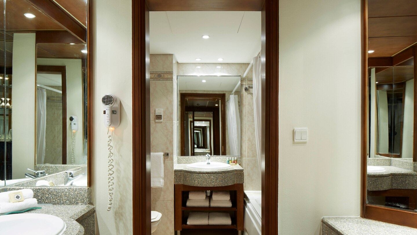 rooms-deluxe-room-sea-view